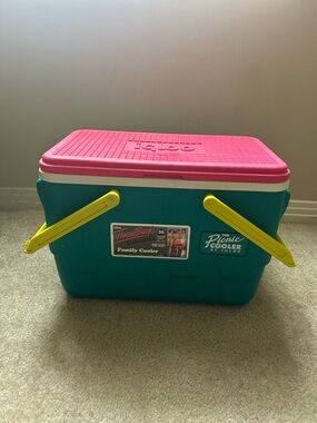 Igloo Retro Throwback The Picnic Cooler Teal with Pink Lid and Yellow Handles